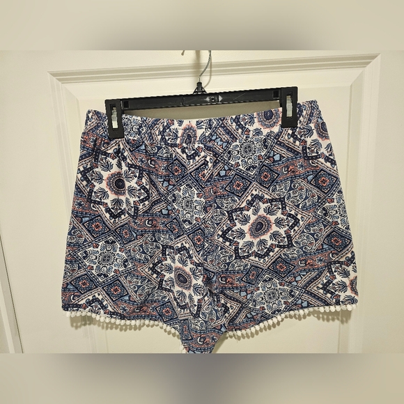 Shorts - Picture 2 of 4